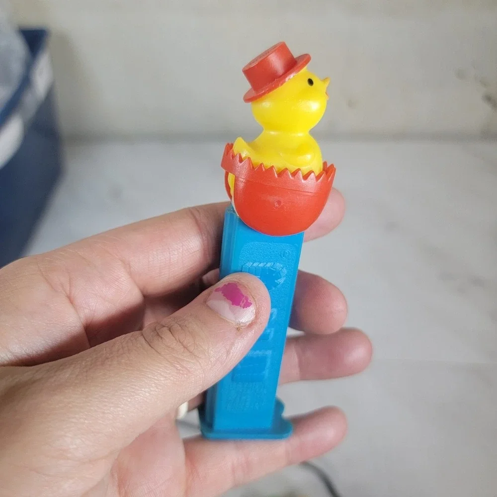 Chick in an Egg Vintage Pez Candy Dispenser‎ (with feet)